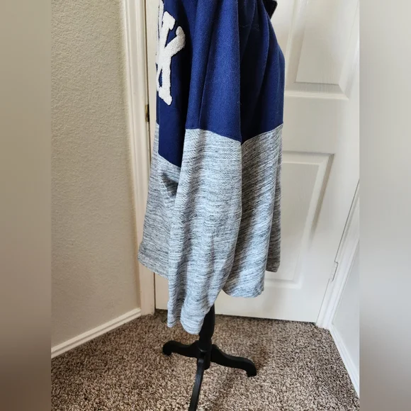 VS Pink Navy and Heatger Gray Quarter Zip Sweatshirt XL - Picture 12 of 14